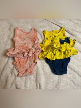 Set of 2 Newborn onesies
